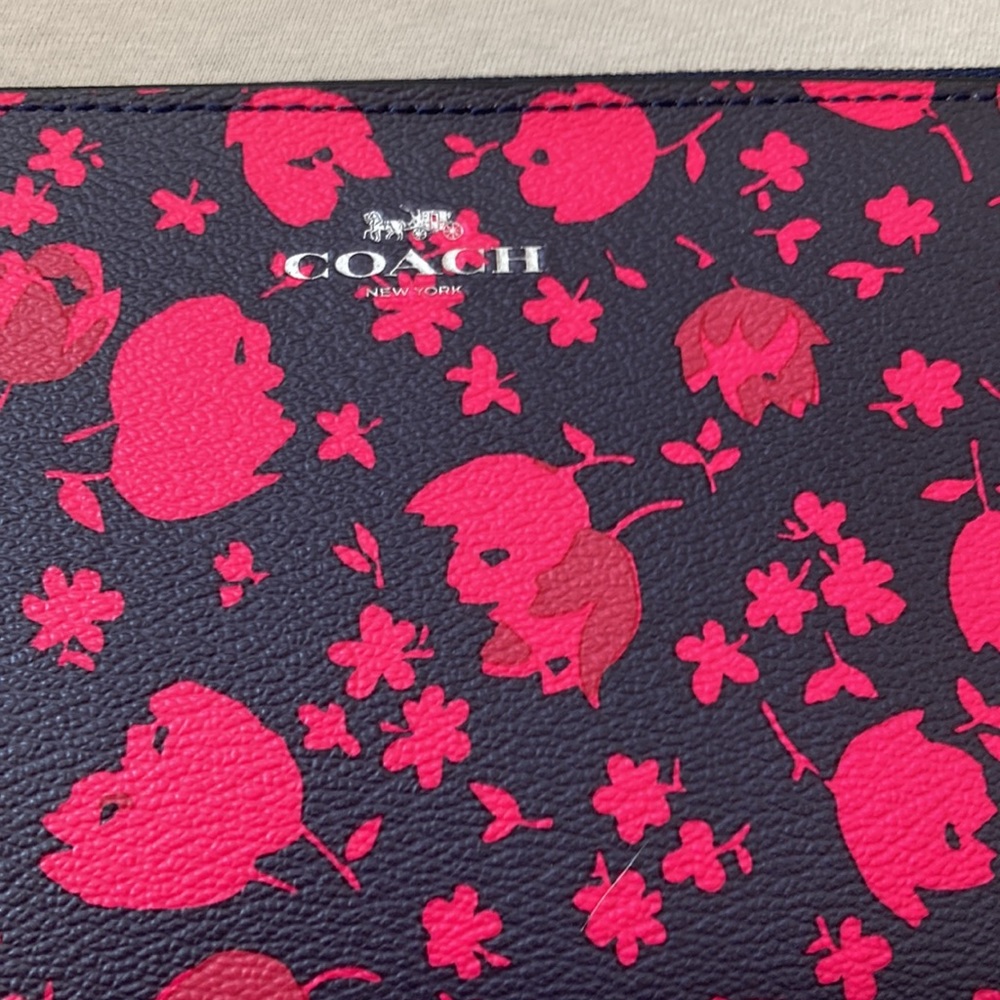 New Coach Floral wristlet - Picture 7 of 9